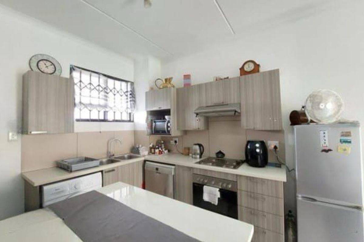 1 Bedroom Apartment in Royal Reef West - Photo 5