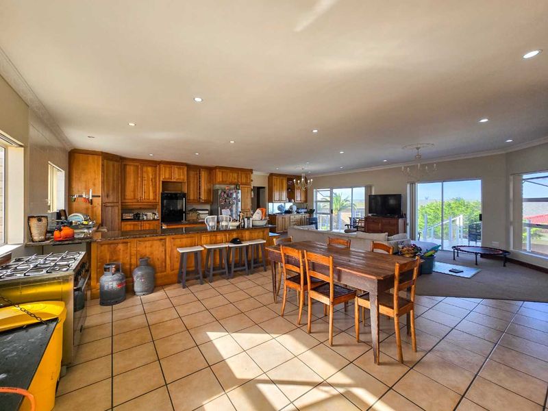 Facebrick family home for sale in Stilbaai-Wes. - Photo 10