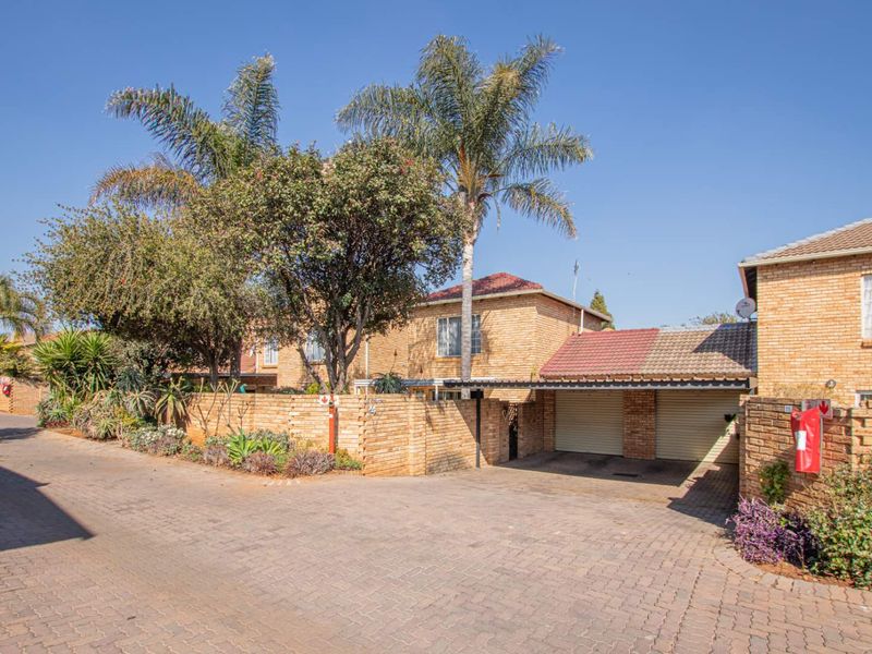 **Charming Duplex with Modern Comforts in Pristine Condition** - Photo 3