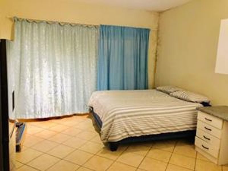 Bachelor apartment in Hazeldean. - Photo 6