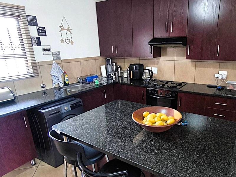 Ground Floor Gem – Ideal for First-Time Buyers or Investors! - Photo 4