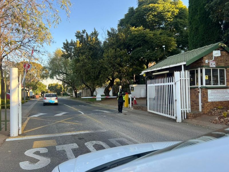Secure Family Home For Sale in Terenure Kempton Park: Spacious Townhouse with Pool & Prime Security - Photo 6