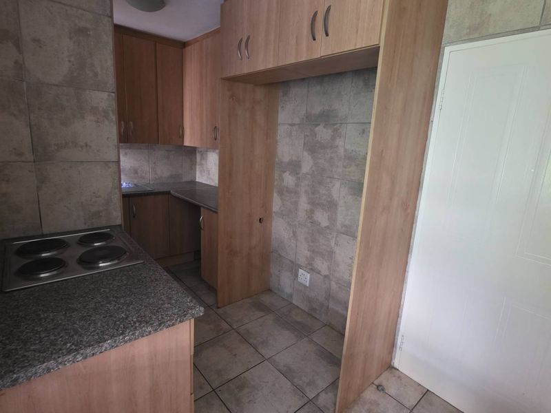 3 Bedroom 2.5 Bathroom Townhouse in Melodie - Photo 5