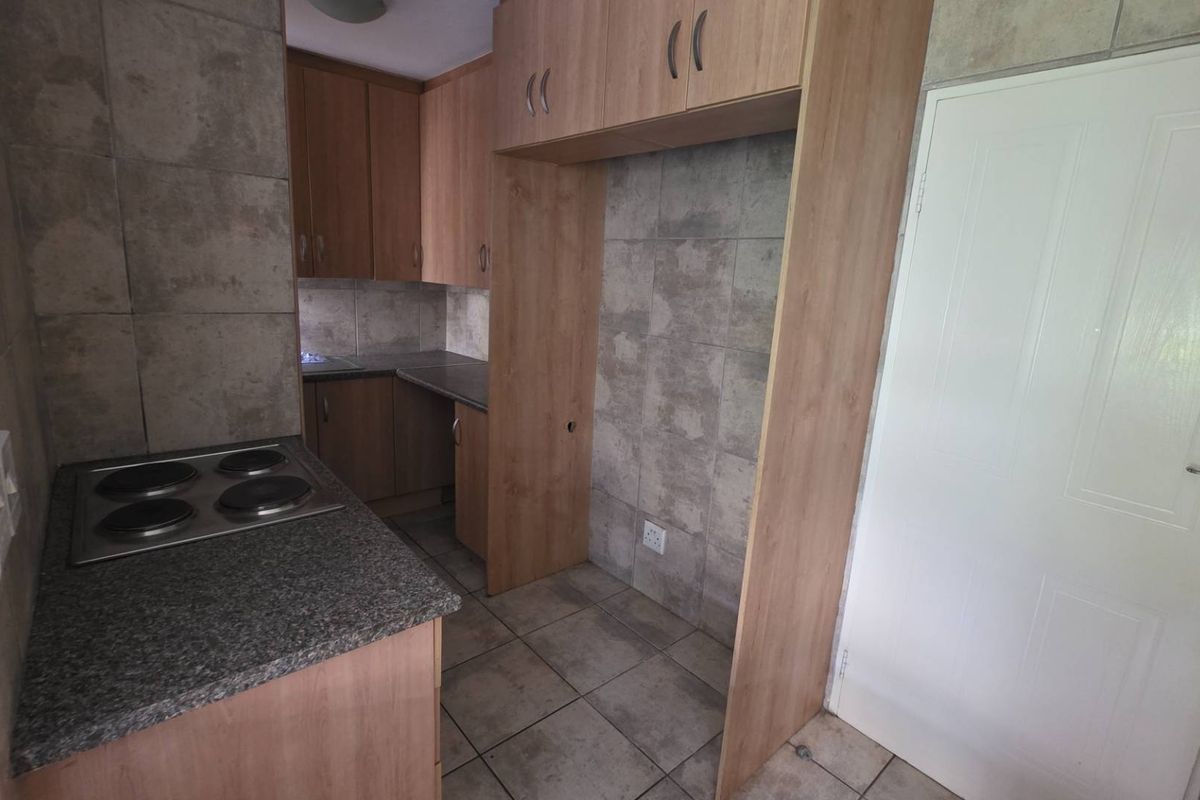 3 Bedroom 2.5 Bathroom Townhouse in Melodie - Photo 5