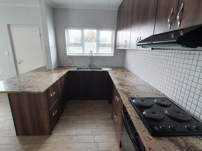 Perfect starter Home! - Photo 4