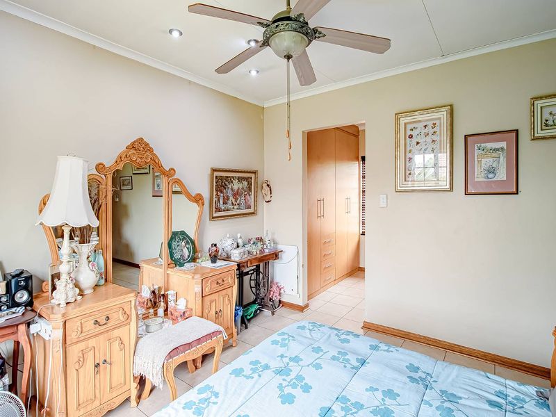 3 Bedroom 2 bathroom home - Photo 6