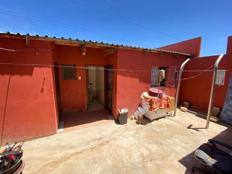 Income generating home. - Photo 2