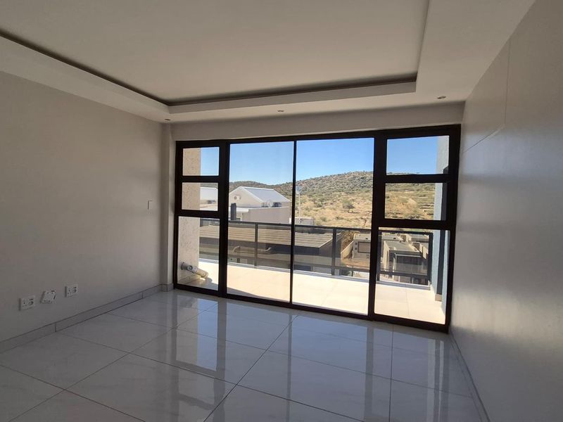 IMMACULATE 4 BEDROOM HOUSE TO LET IN THE WELL SOUGHT-AFTER KLEINE KUPPE - Photo 2