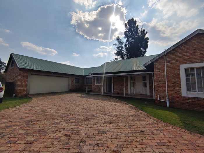 Property #2499985, House For Sale in Henley On Klip