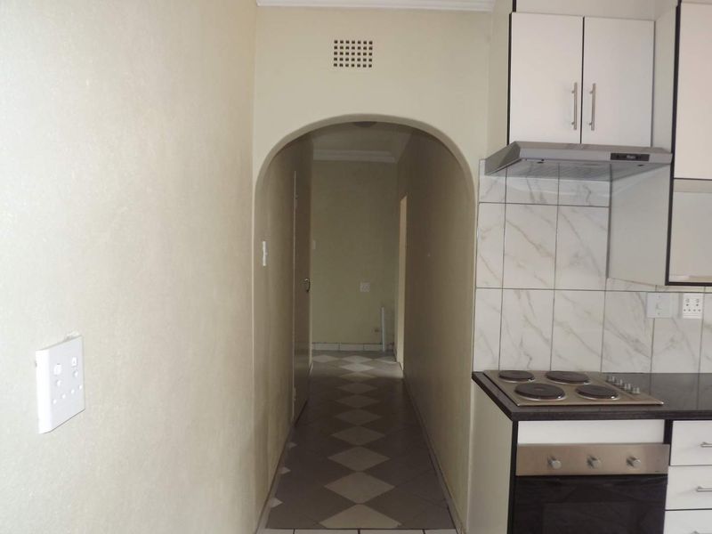 Charming 1 Bedroom Garden Cottage for Rent - Photo 4