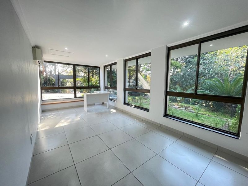 Family Home with Exceptional Entertainment Area - Photo 8