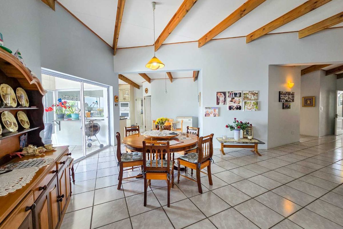 Exceptional coastal living with River and Sea Views – Stilbaai- Wes. - Photo 5