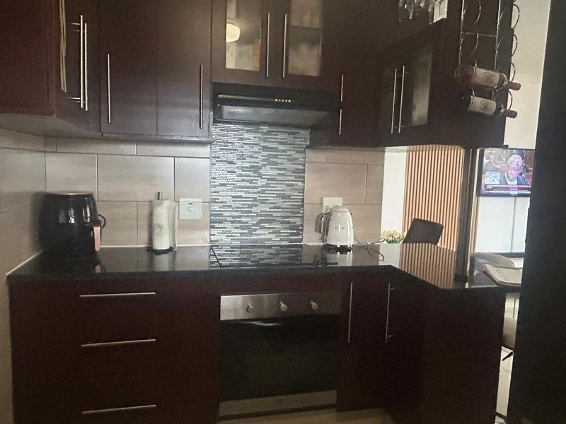 Clayville- R940 000 Neat Family Home - Photo 6