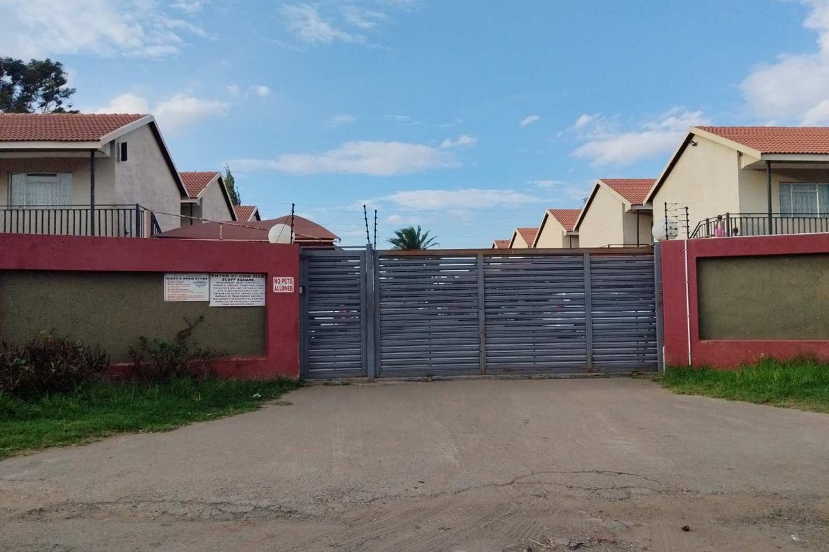 2 Bedrooms apartment for sale in Eloff Square - Photo 2