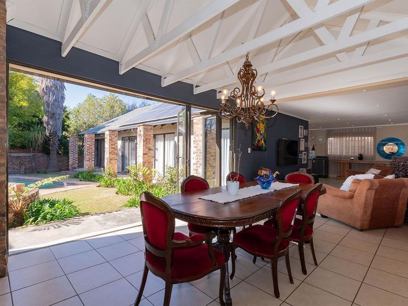 Stylish Family Living Meets Ultimate Entertainment – Modern 4-Bedroom Home in Glen Marais - Photo 4