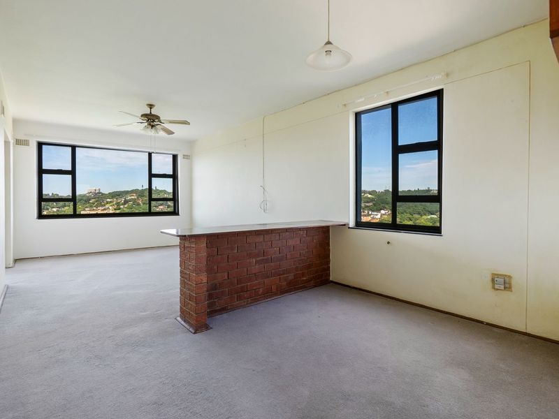 Spacious secure apartment - Photo 3