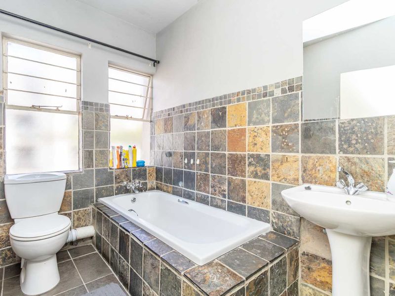 Perfect for the investor or first time buyer! - Photo 9