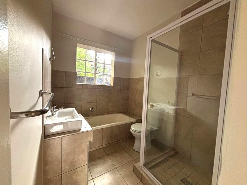 3 Bedroom 2 Bathroom Simplex For Sale in Bramley Park - Photo 9