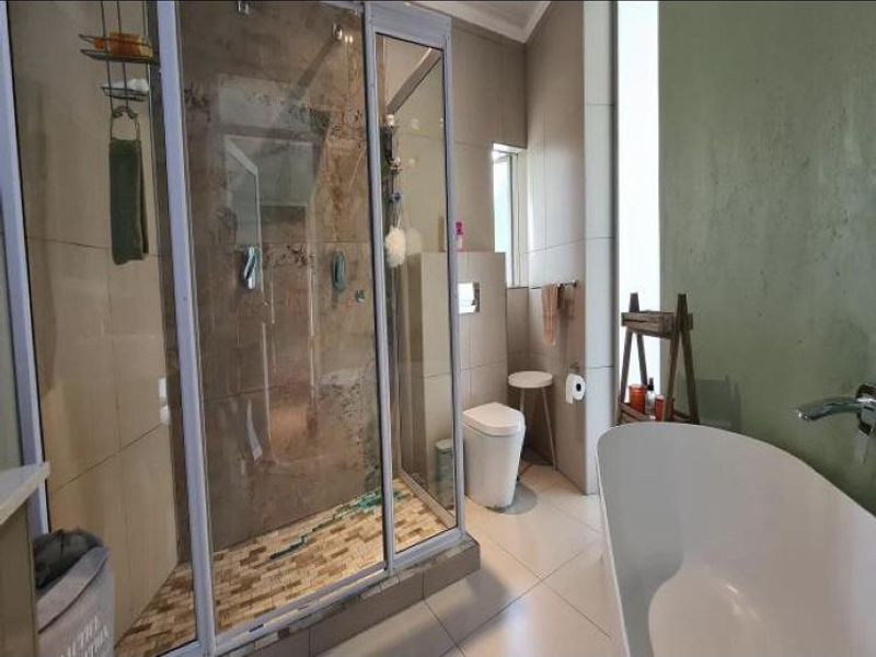 Stunning Luxury Home for Sale in Sterpark, Polokwane - Photo 10