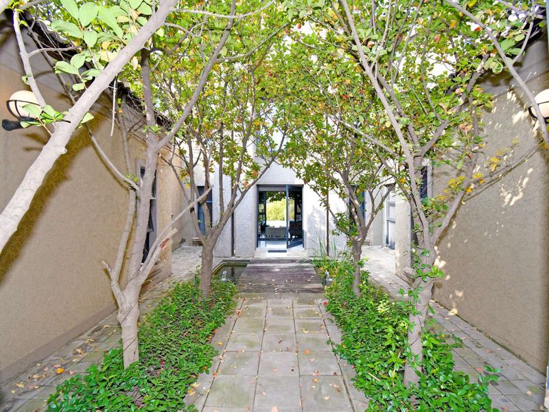 Spectacular 6-Bedroom Golf Course Mansion - Photo 4