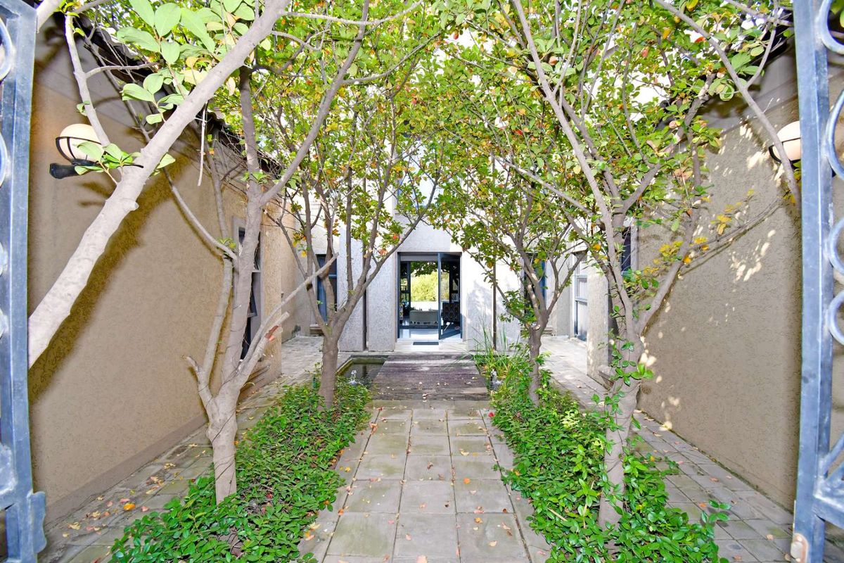 Spectacular 6-Bedroom Golf Course Mansion - Photo 4