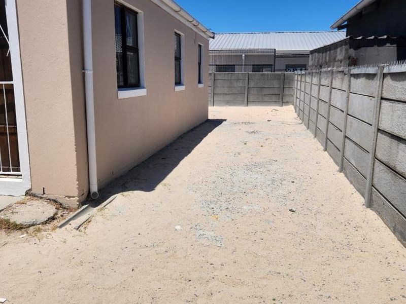 Charming Three-Bedroom Home for Rent in Ilitha Park, Khayelitsha - Photo 2