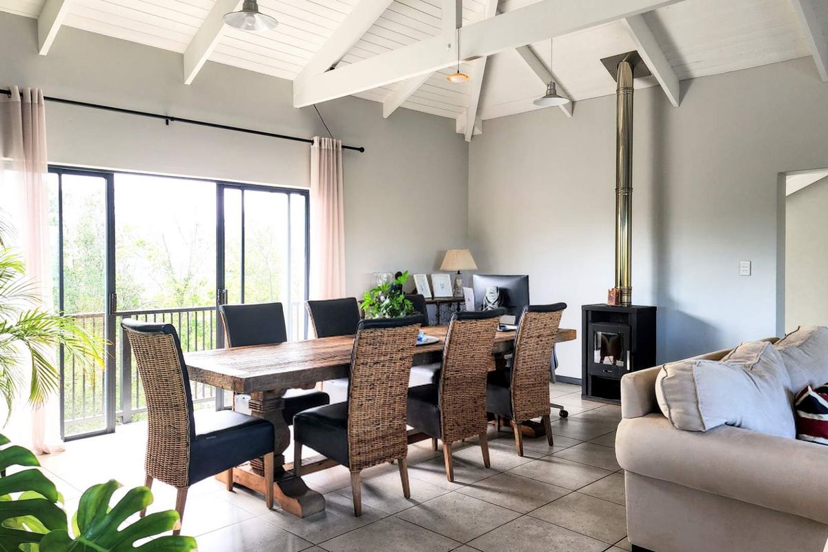 Where Modern Comfort Meets Coastal Beauty - Photo 2