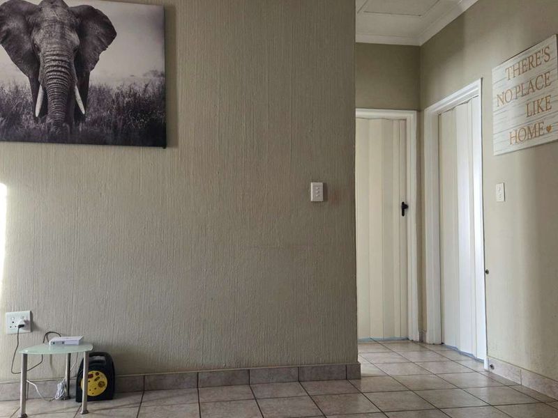 3 Bedroom Simplex for Sale in Verwoerdpark! - Photo 8