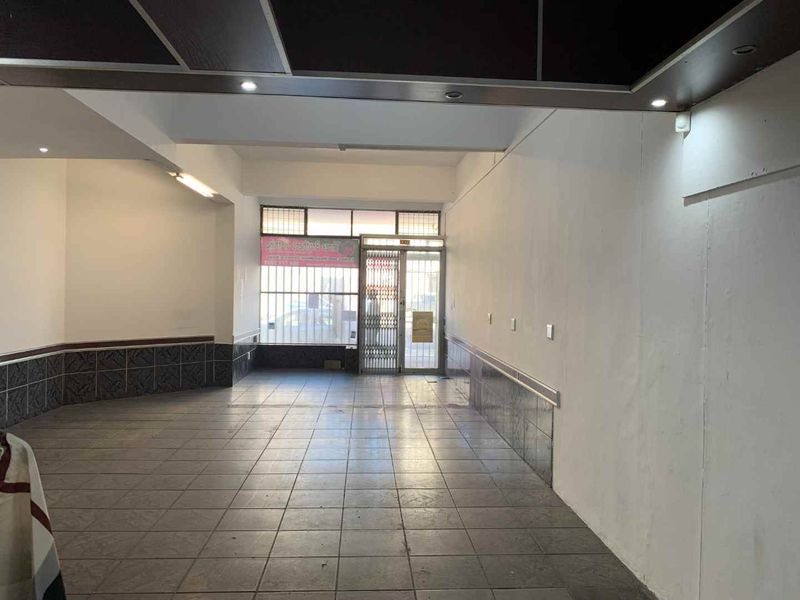 High Traffic Retail Spot: 82m2 on Voortrekker Rd, Goodwood - Photo 2