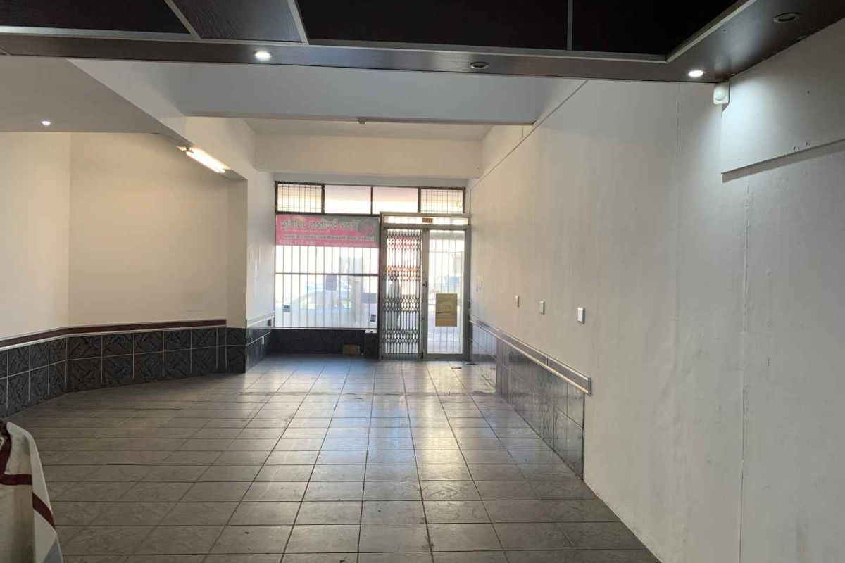 High Traffic Retail Spot: 82m2 on Voortrekker Rd, Goodwood - Photo 2