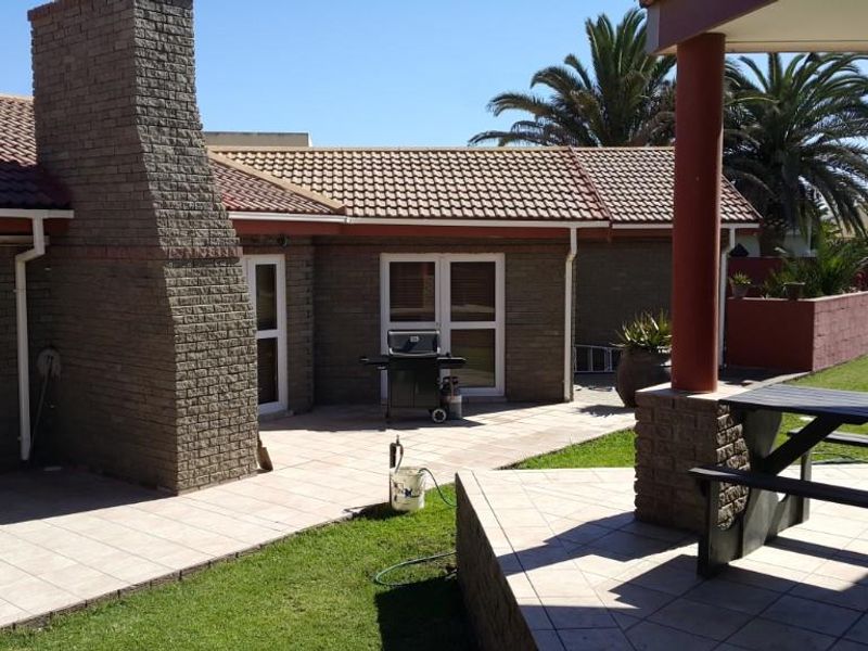 FOR SALE- 11 BEDROOM GUESTHOUSE IN CENTRAL WALVISBAY, NAMIBIA - Photo 8