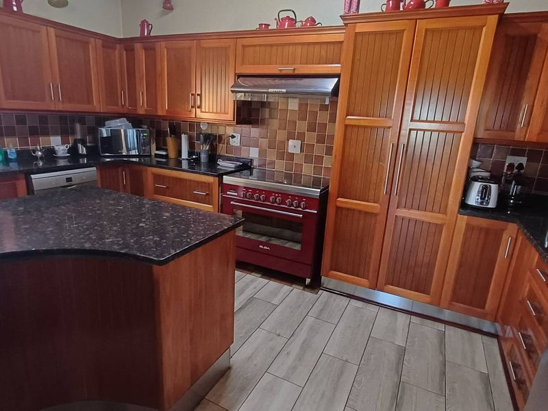 Large family home - Photo 8