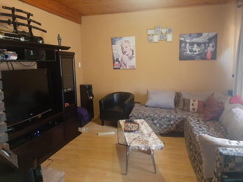 Spacious Family Home with Income-generating Cottages in Lombardy East - Photo 4