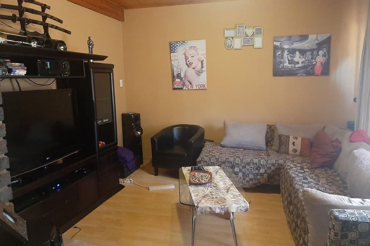 Spacious Family Home with Income-generating Cottages in Lombardy East - Photo 4