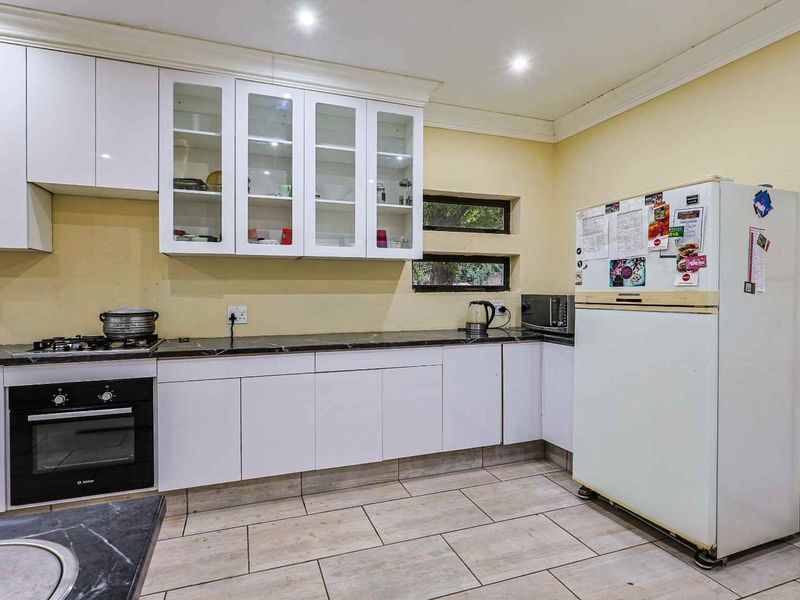 Endless potential in Val de Grace - Photo 10