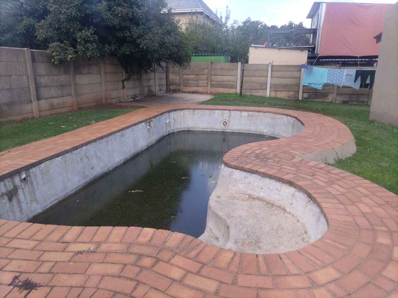 4bedroom house up for grabs - Photo 3