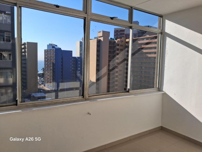 Newly Renovated 2-Bedroom Apartment with Sea Views - South Beach - Photo 10