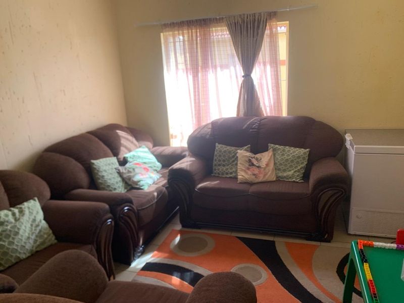 Modern 2 Bedroom Apartment for Sale at Ormonde View Estate, North Village - Photo 3