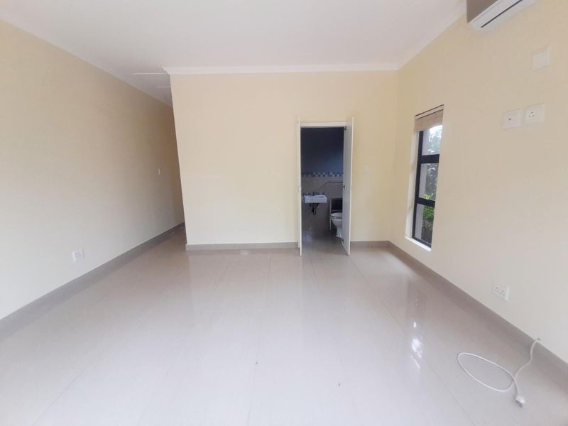 Beautiful Four Bedroom House For Sale in Palm Lakes Estate - Photo 6