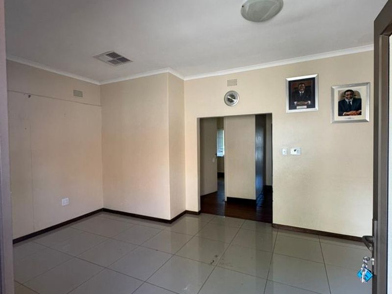 To Let: - Photo 7