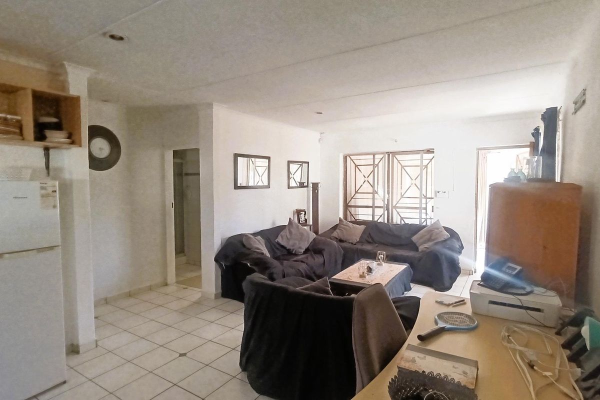 2 Bedroom Townhouse in a Secure and Peaceful Complex - Photo 3