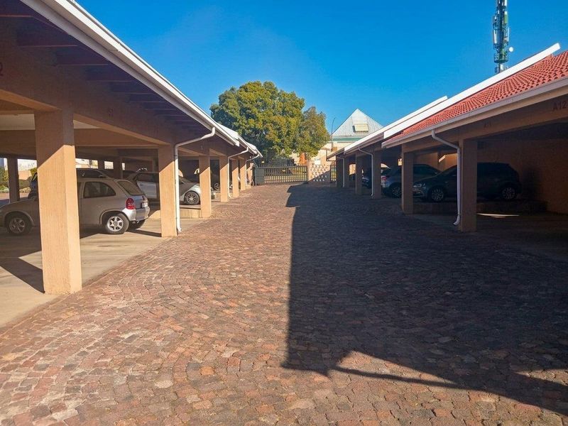 Lovely 2 bedroom townhouse for sale in Norkem Park - Photo 3