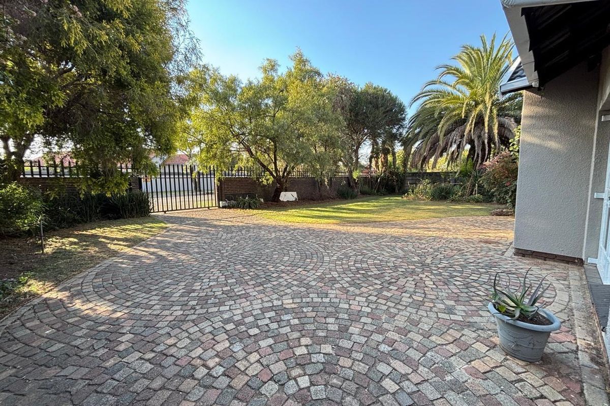 Spacious 4 bedroom home for sale - Photo 2