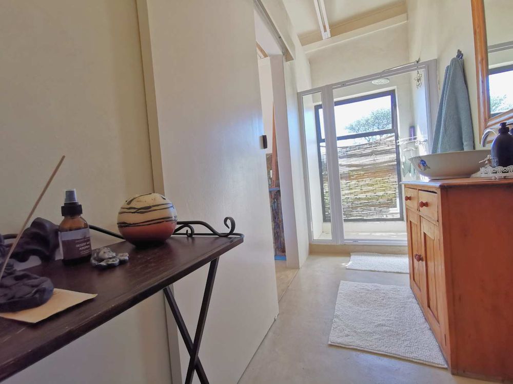 GUEST ROOM - EN-SUITE WITH SHOWER,TOILET, BASIN 