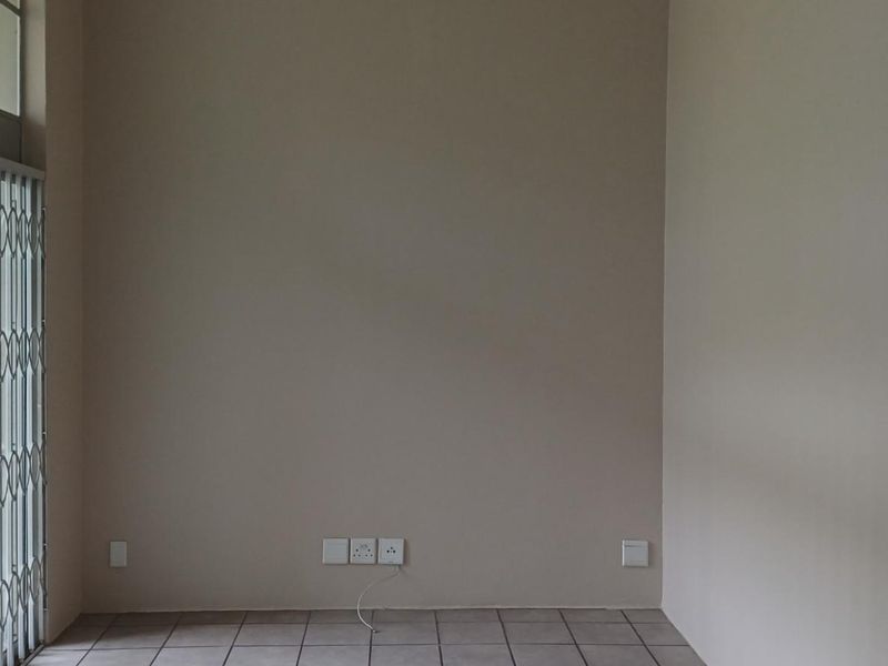 1 BED UNFURNISHED HOUGHTON ESTATE - Photo 3