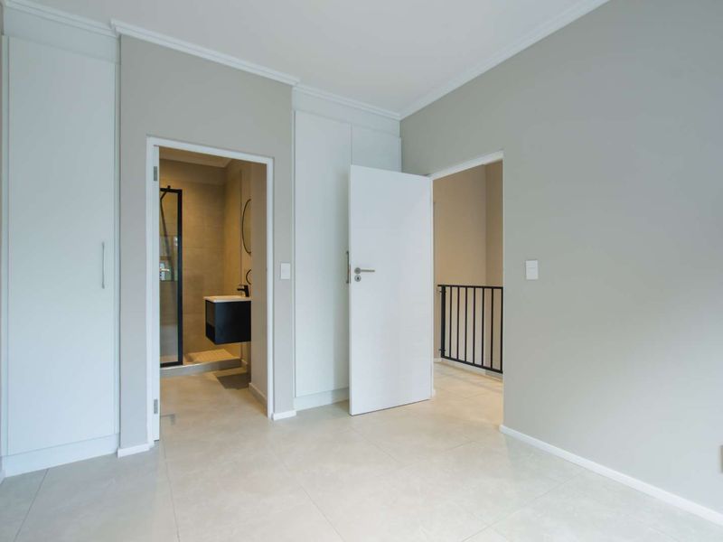 Move In, Live Smart - With Backup Water & Electricity! - Photo 7