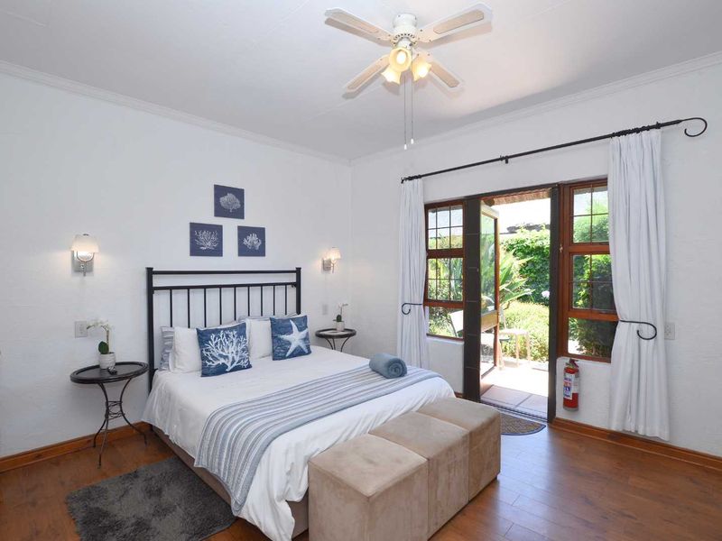 Elegant Seven Bedroom Home - Photo 4