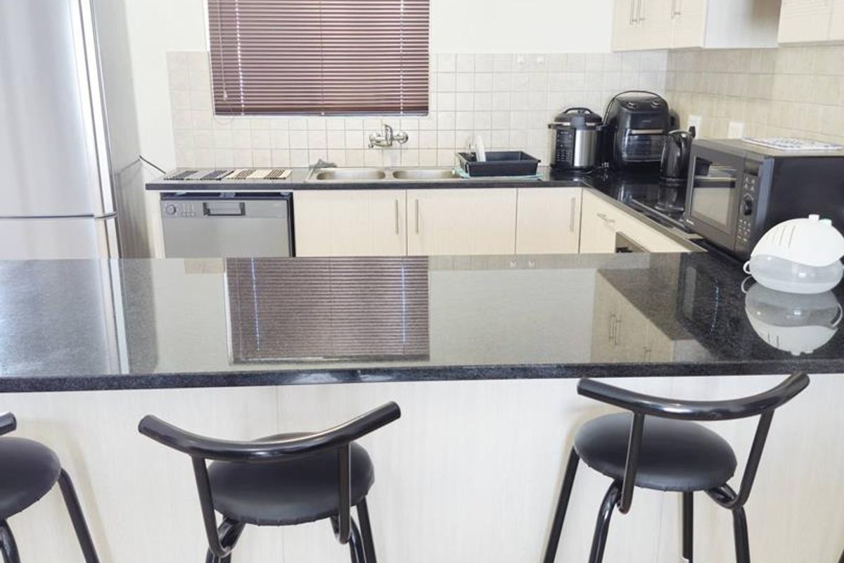 Swakopmund- To Let-N$18 000 - Photo 2