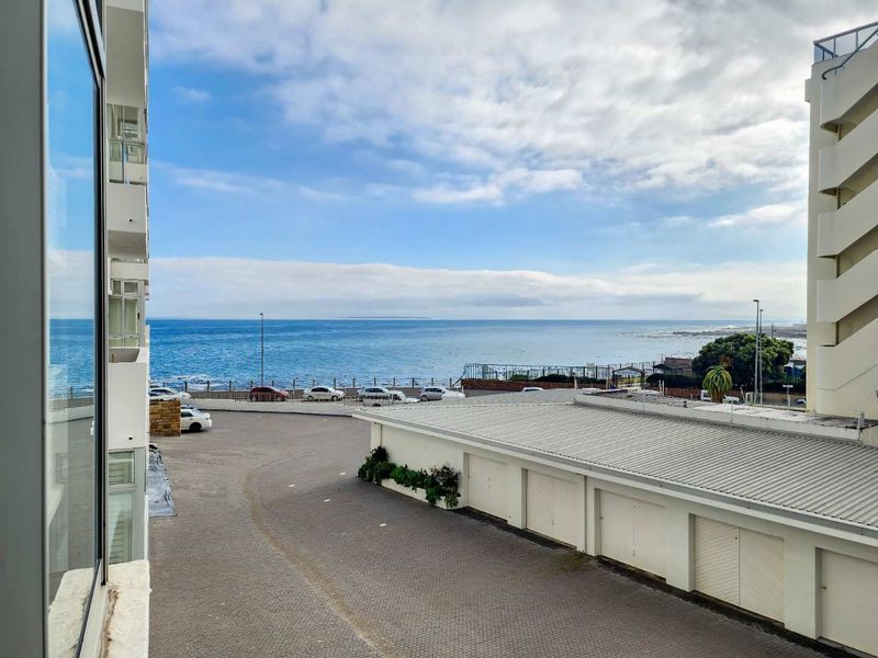 Large FURNISHED one bedroom apartment with sea views on Beach Road - Photo 2