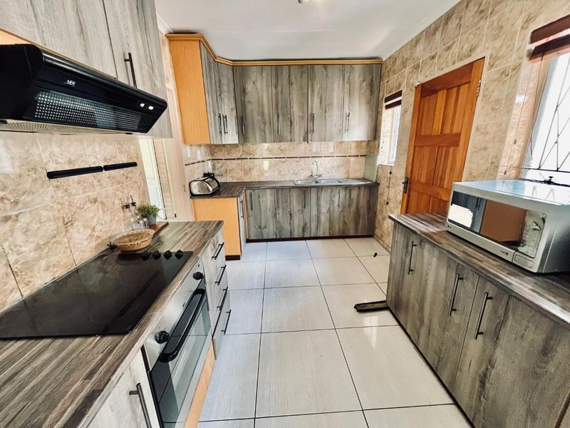 Three bedroom house with Solar energy in van Dyk Park - Photo 2